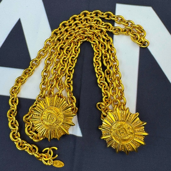 Chanel Vintage Belt Chain 1990 - Picture 1 of 6